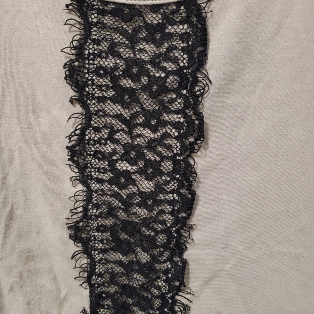 7/$30  🖤 EUC grey Racerback tank with black lace detail - Picture 4 of 7